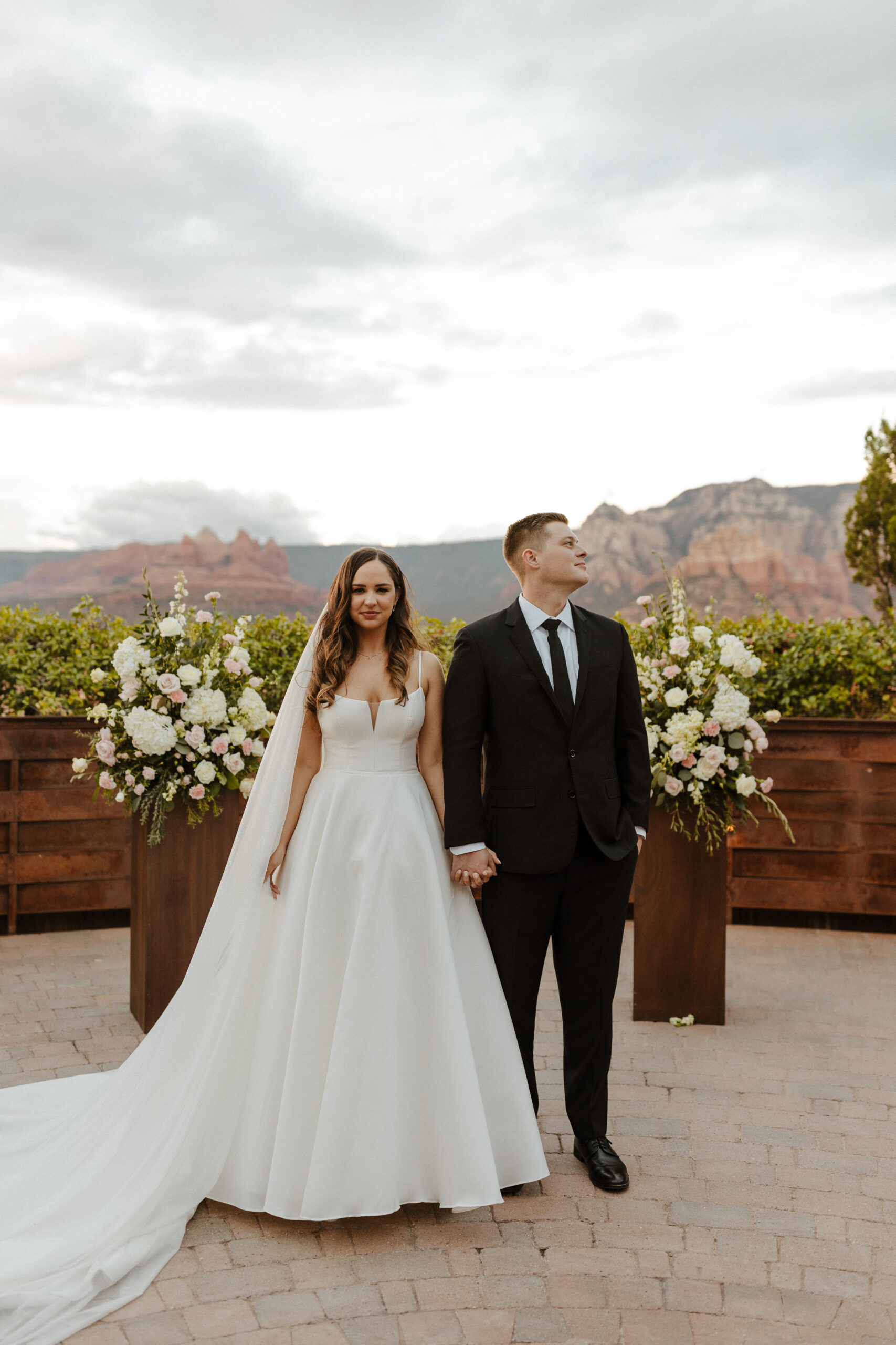 bride and groom with Sedona red rocks background