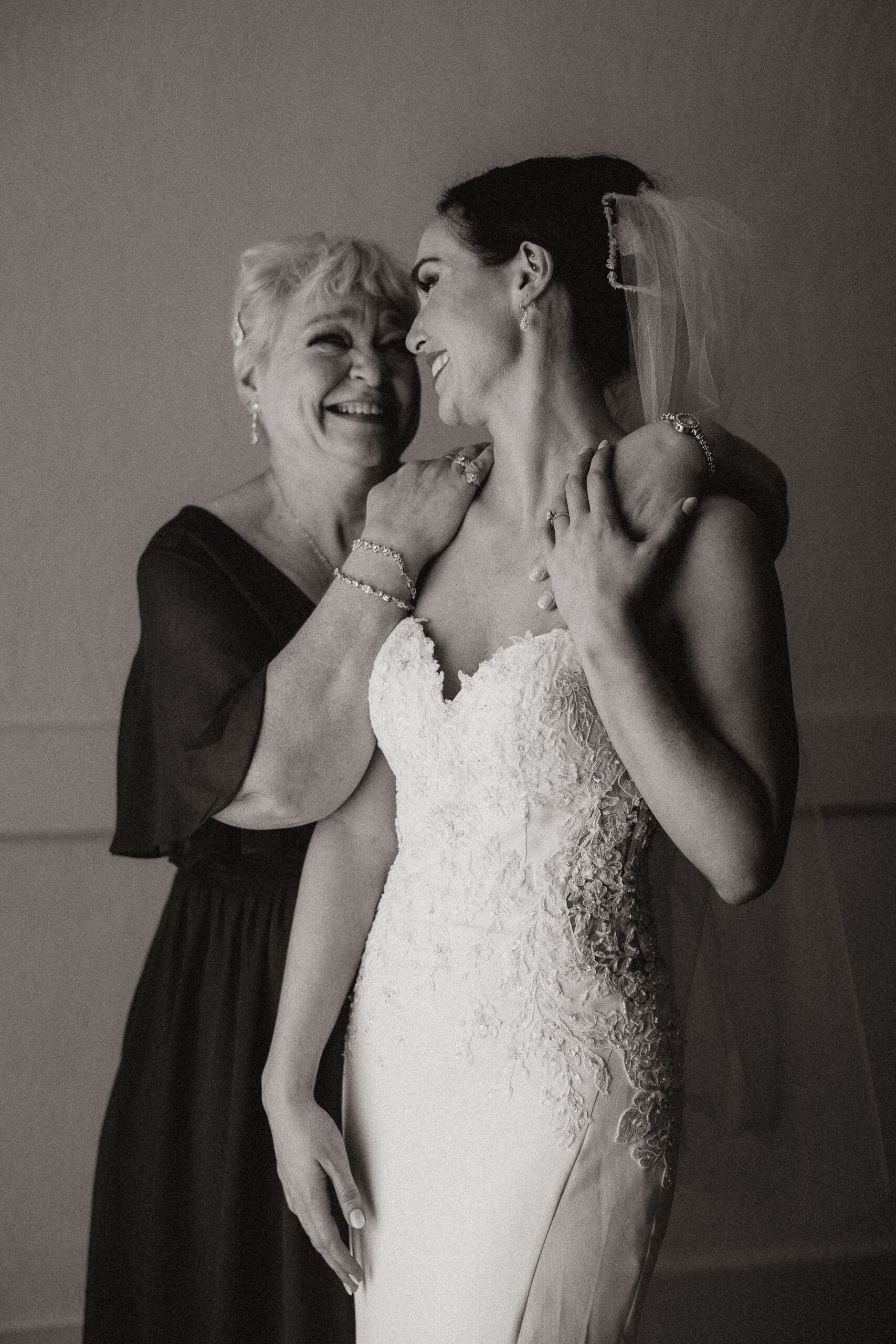 bride and mother at camelback Inn Marriott