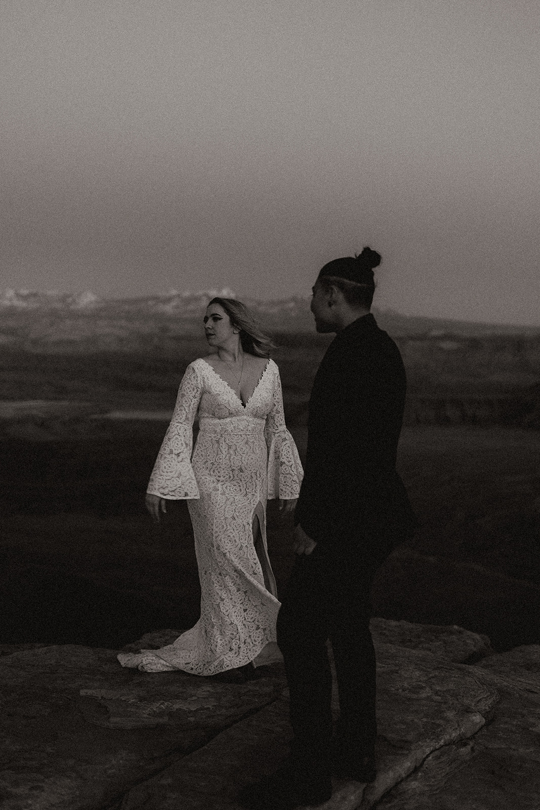 sunset bridal couple with mountains in background