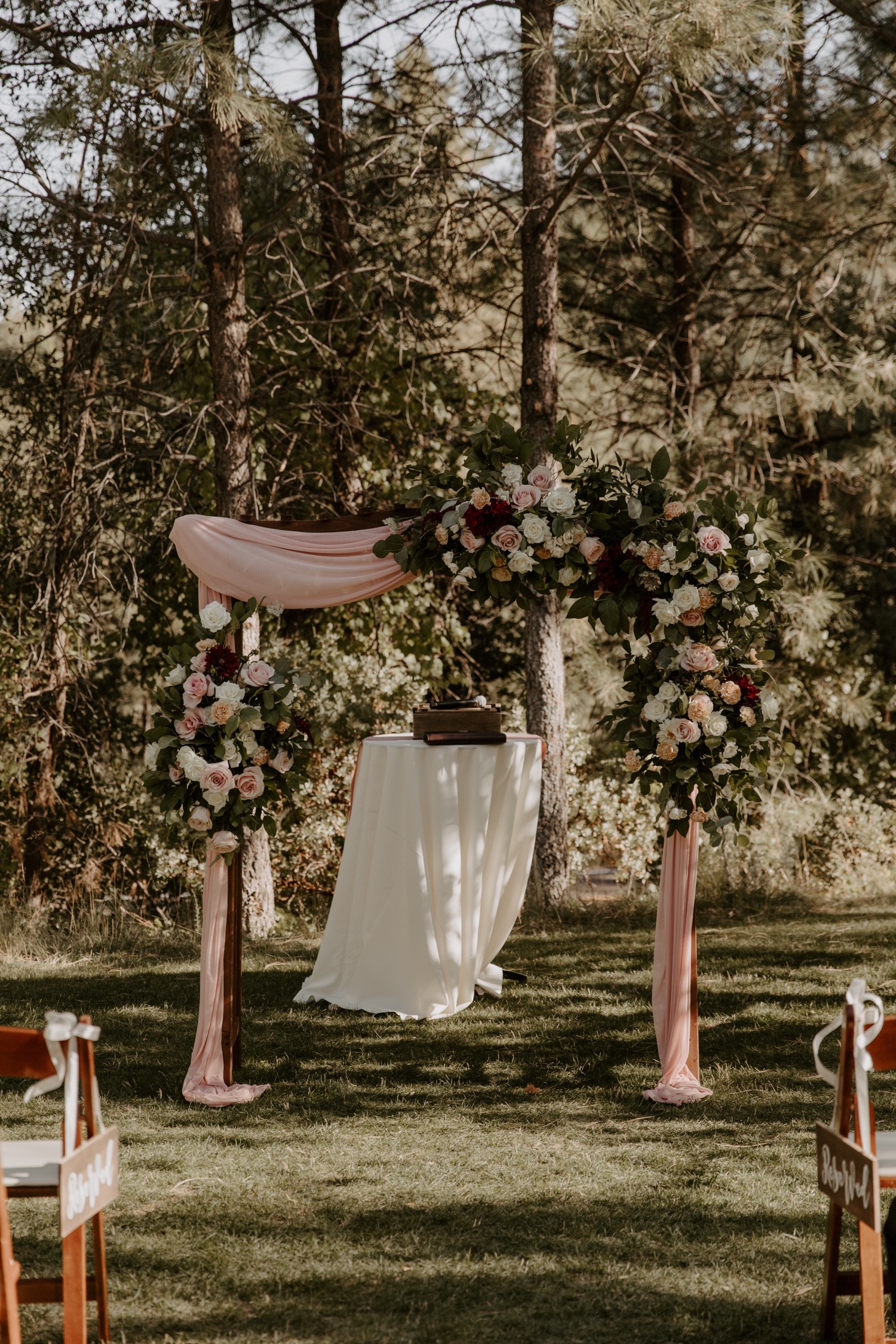 wedding ceremony altar at one of Arizona's forest wedding venues 