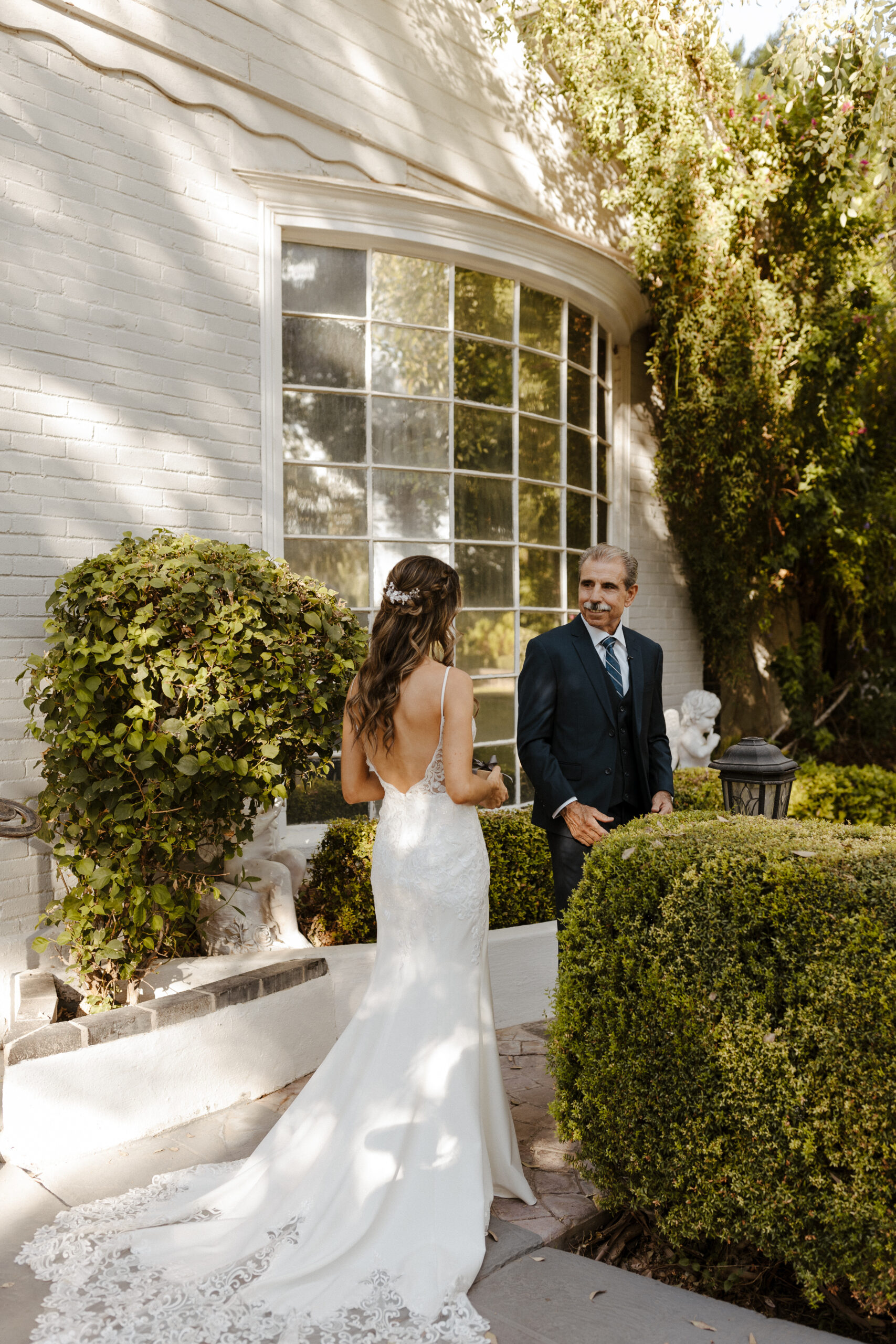 bride's first look with her dad at garden wedding in arizona 