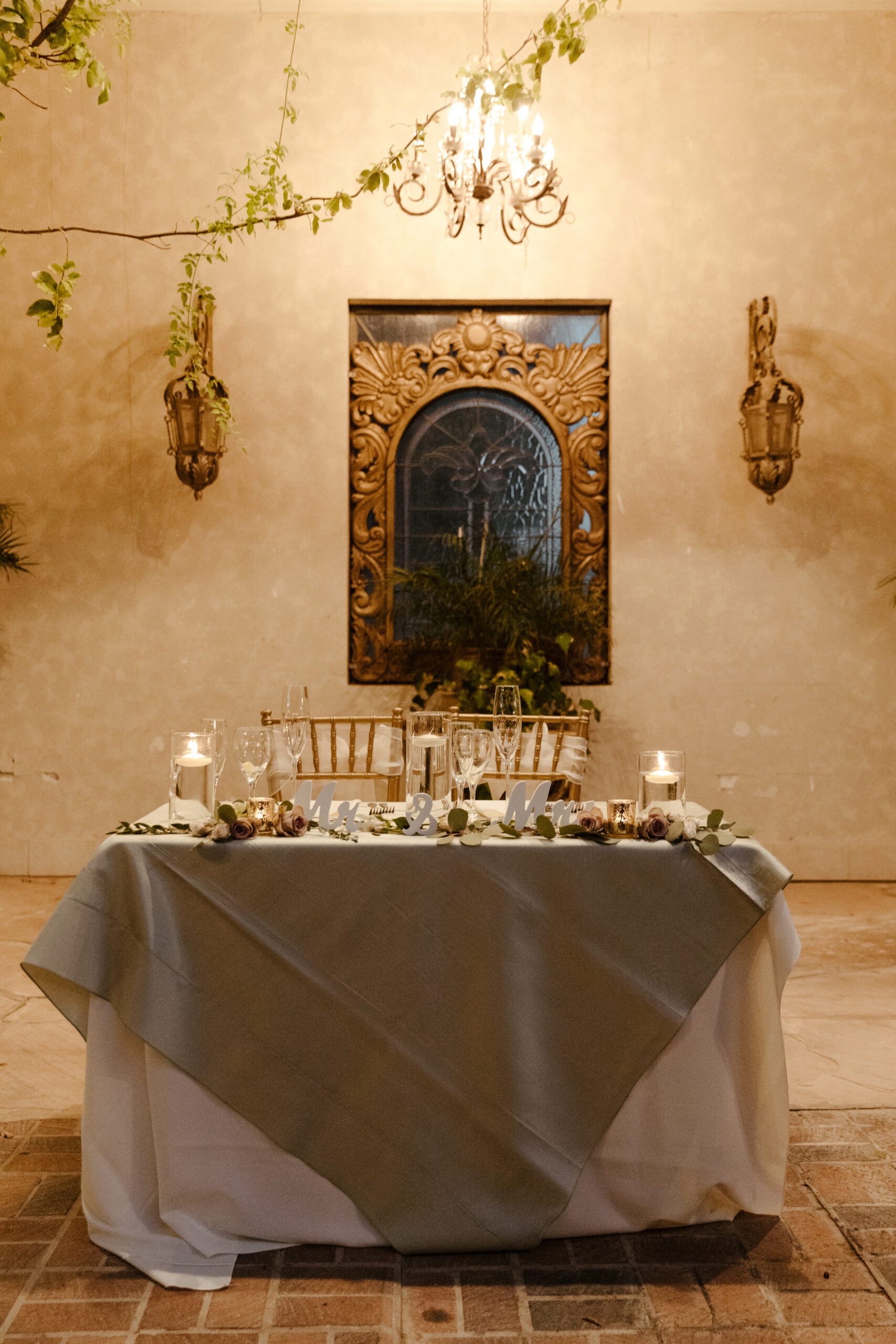 wedding reception head table at garden wedding in arizona 