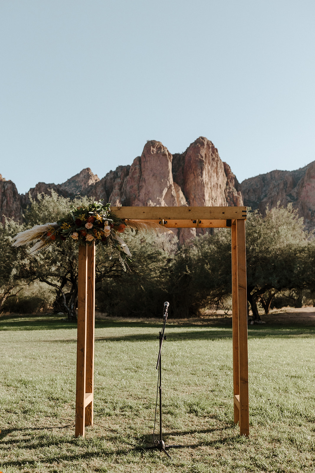altar backdrop at Saguaro Lake Guest Ranch Wedding