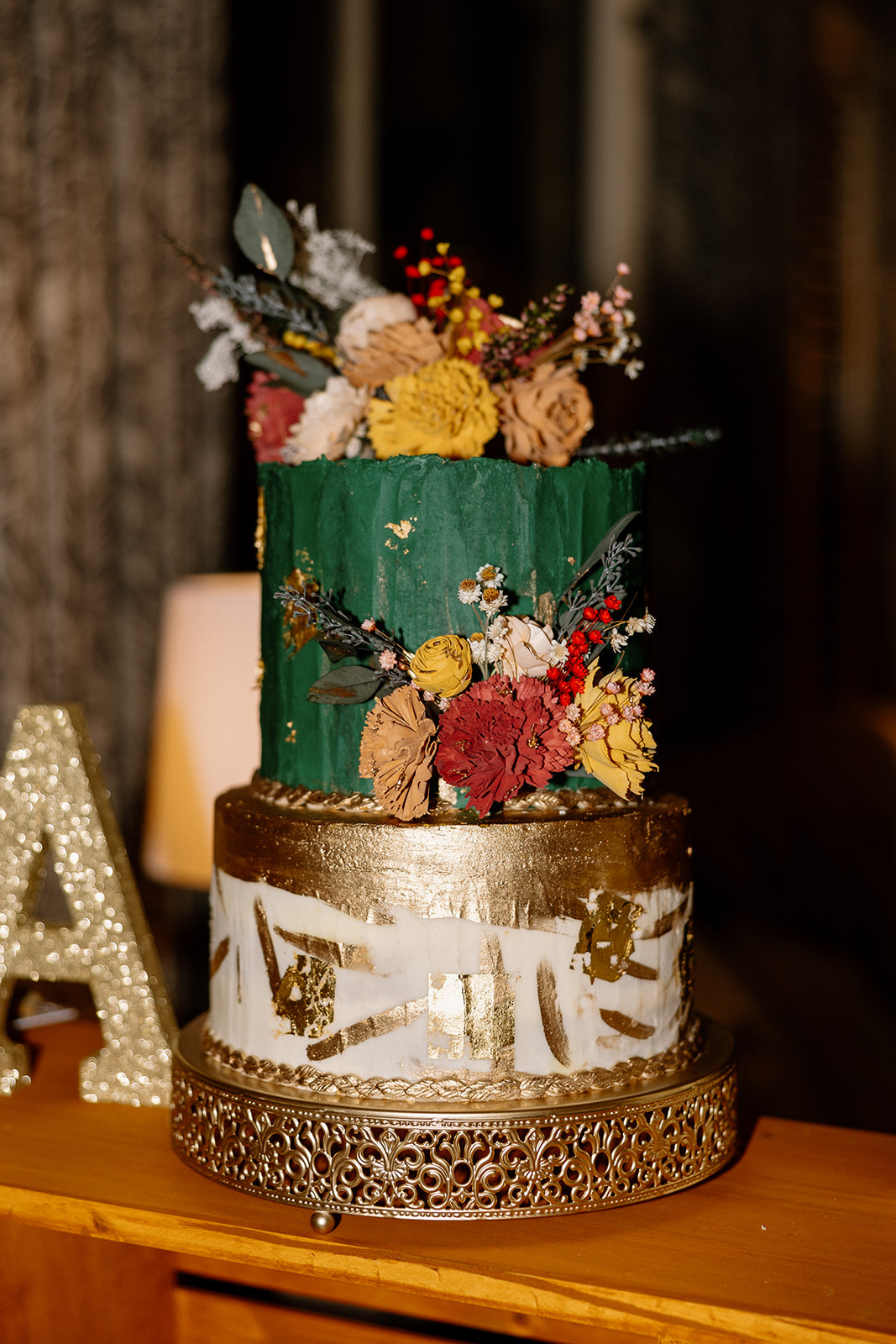 detail shot of fall arizona wedding cake