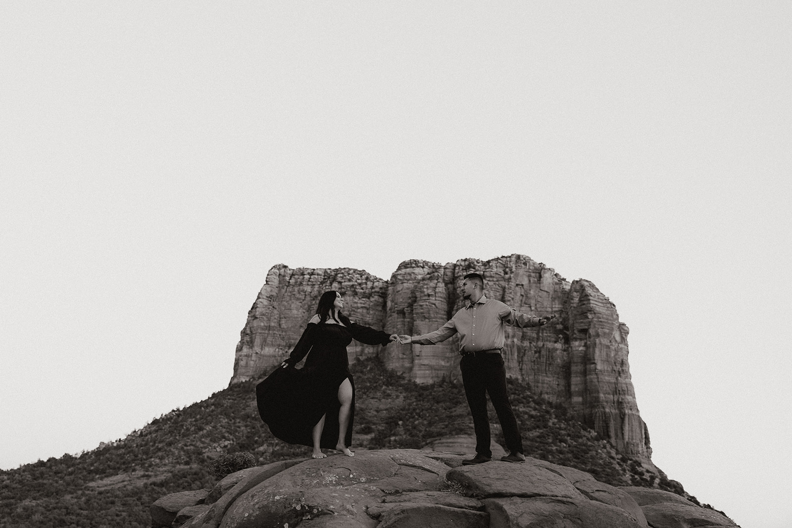 Stunning couple pose with the dreamy Arizona mountains in the background!