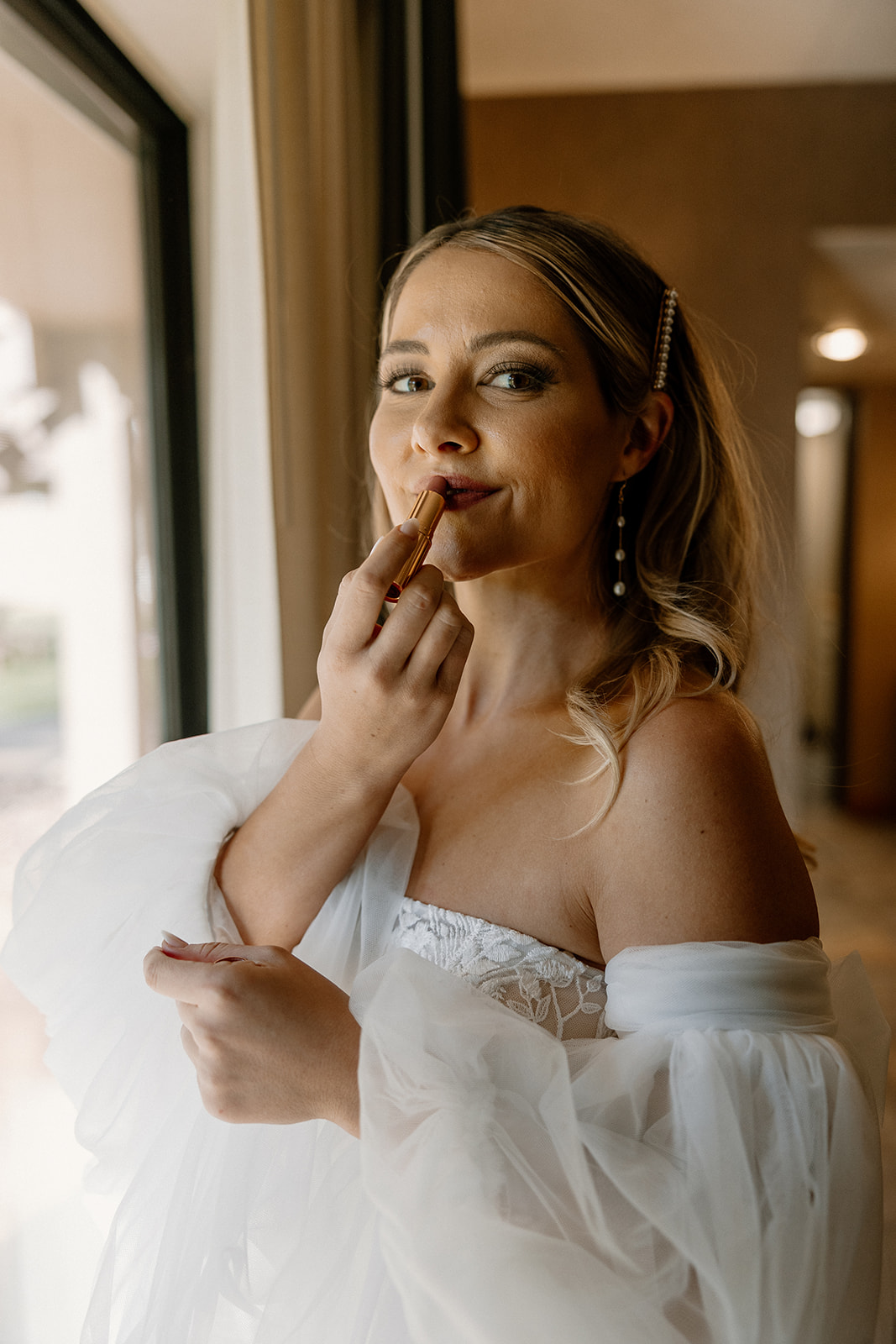 Bride adds final touches to her makeup as she prepares for her Arizona fairy garden wedding!