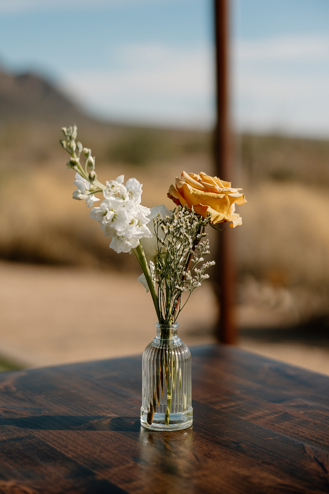 stunning wedding florals with the Arizona nature in the background