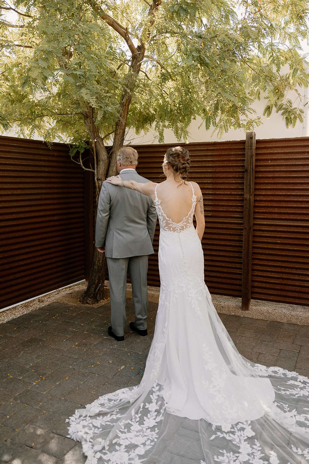 Stunning bride takes first look photos with her dad before her dreamy AZ desert wedding 