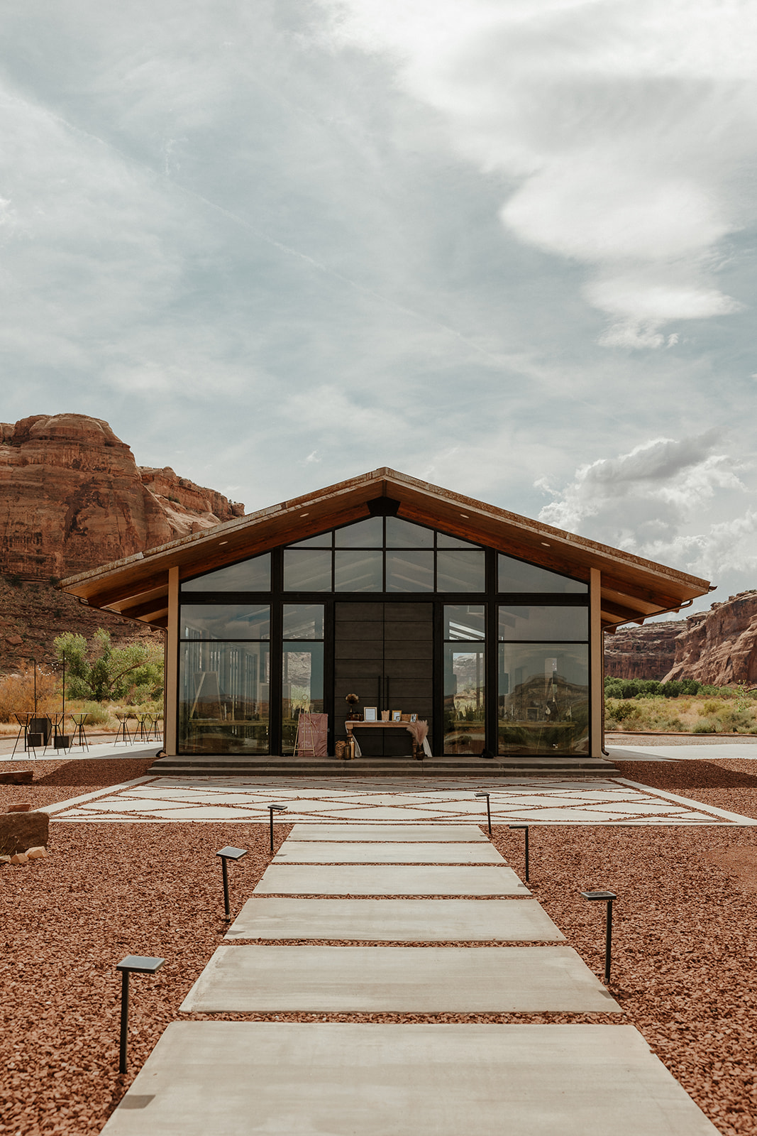 dreamy red earth wedding venue sits in front of the stunning Arizona mountains