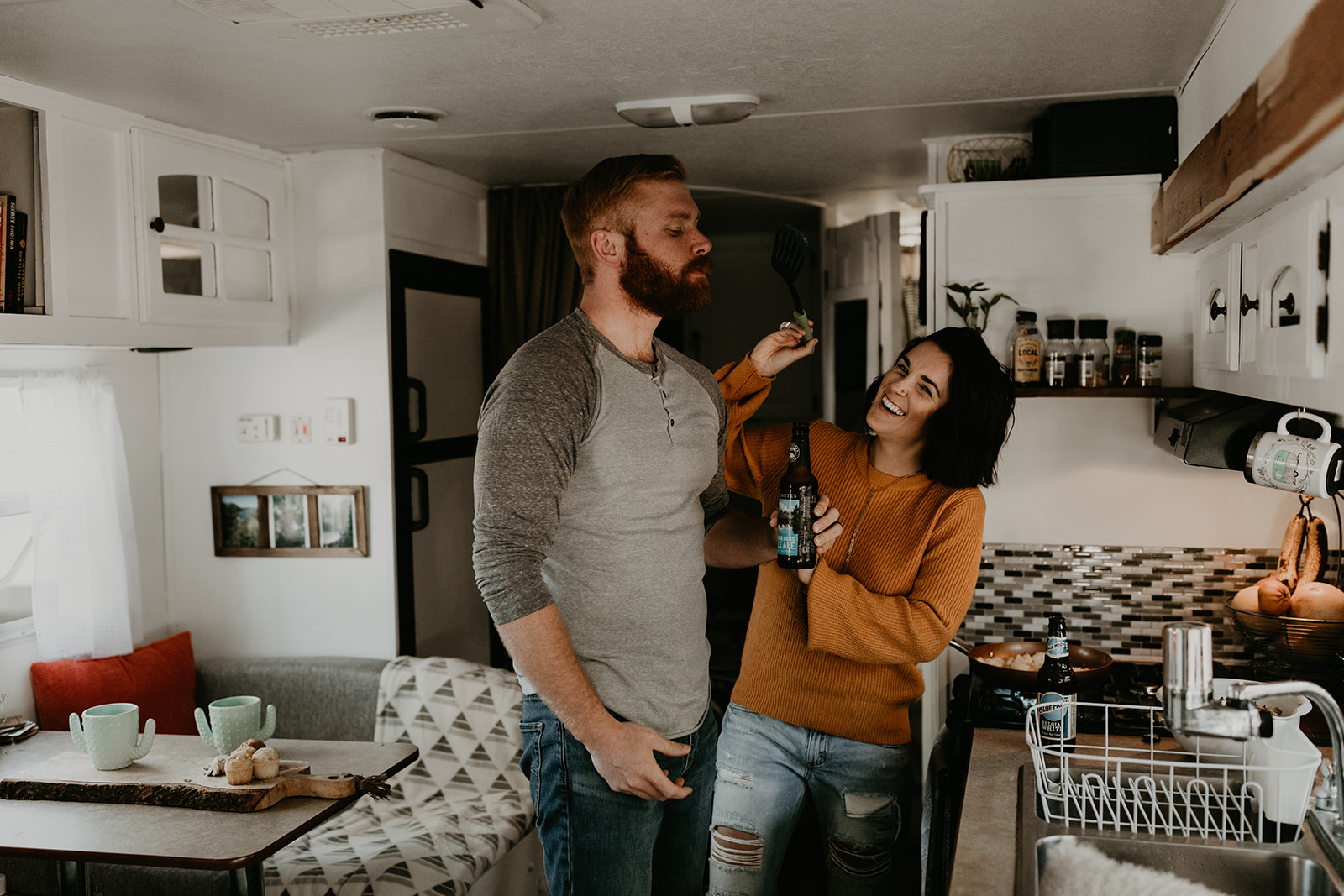 couple share a bite to eat and some coffee in this couple photoshoot ideas at home