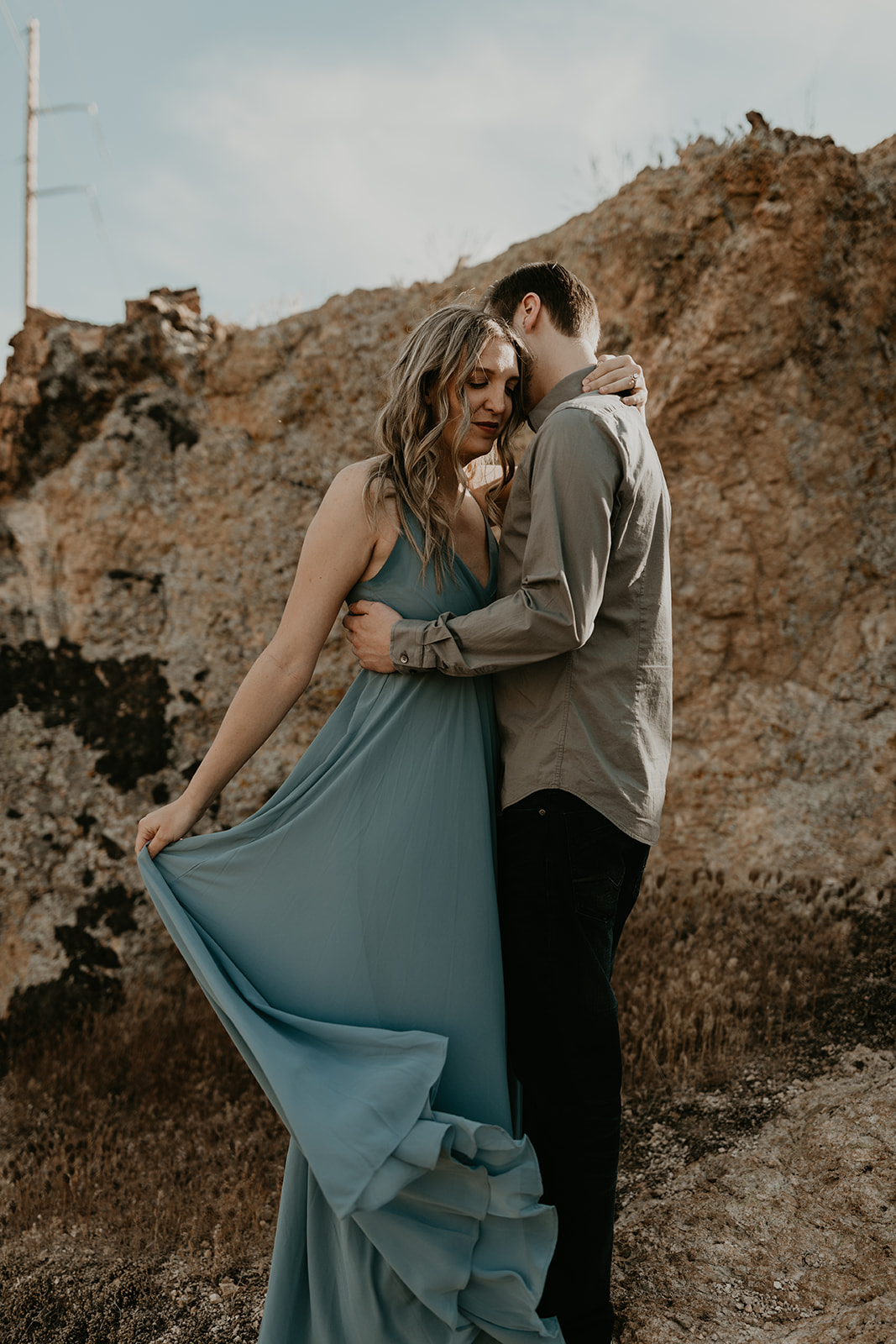 beautiful couple share an intimate moment in the Arizona nature