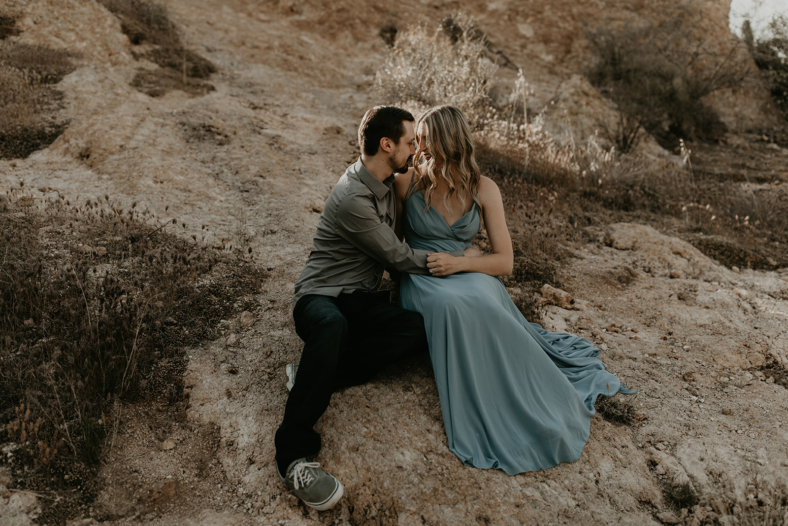 beautiful couple share an intimate moment in the Arizona nature