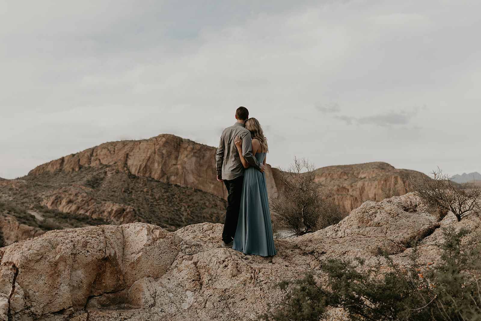 beautiful couple share an intimate moment in the Arizona nature