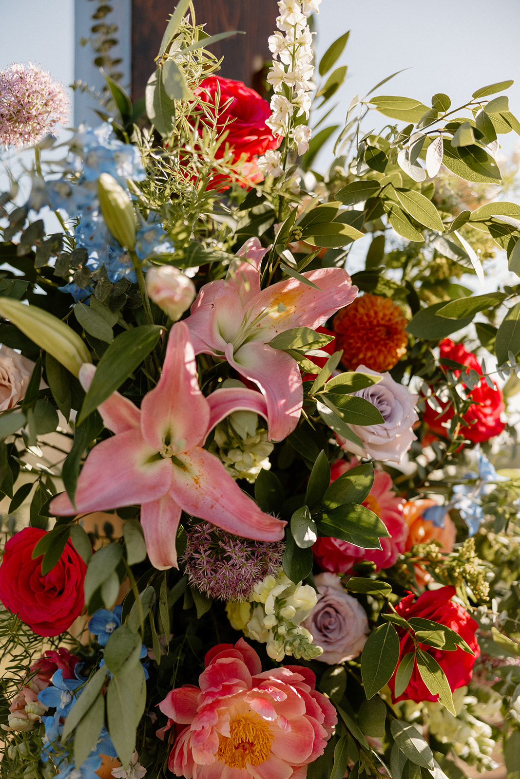 beautiful colorful wedding florals of an Arizona backyard wedding