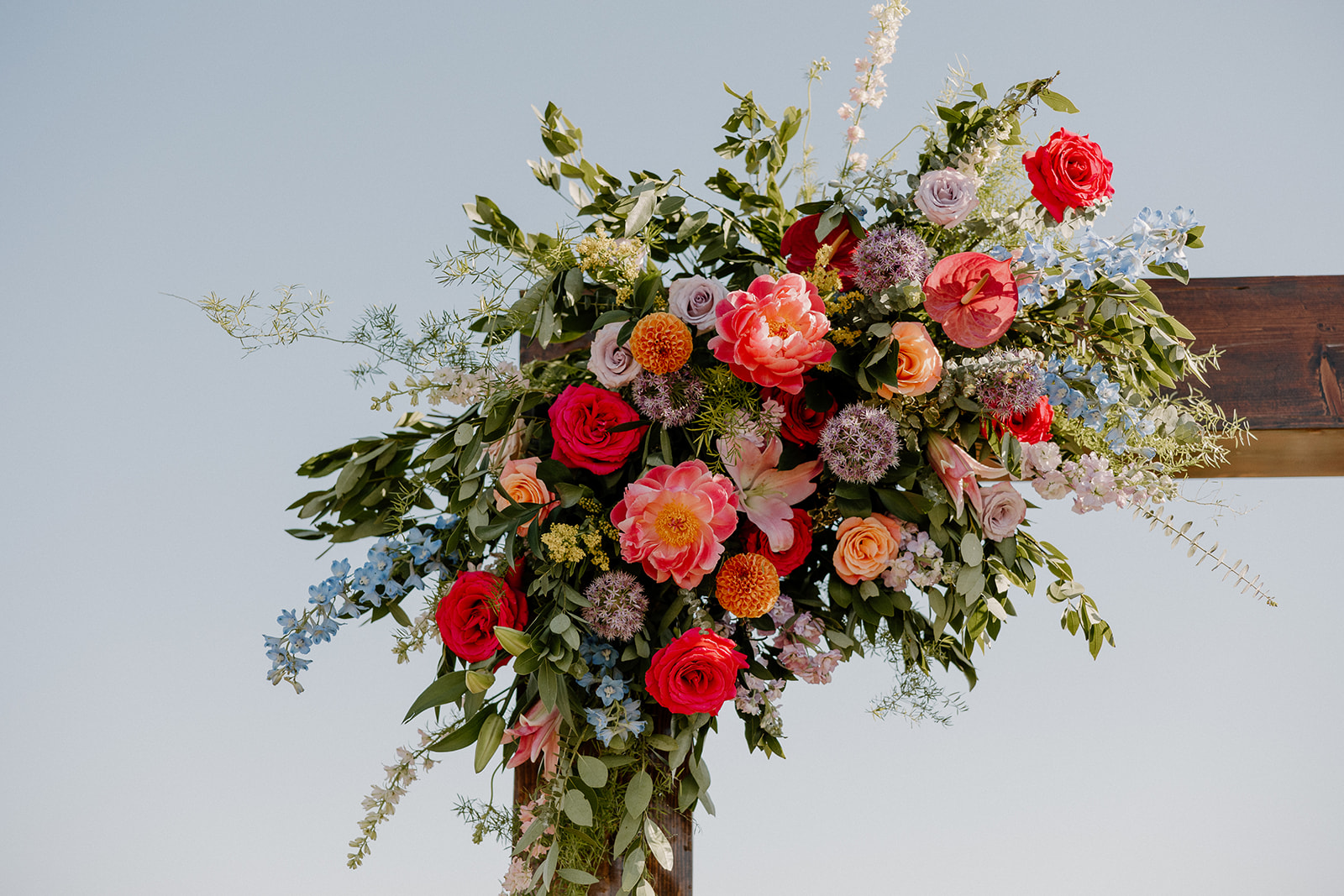 beautiful colorful wedding florals of an Arizona backyard wedding