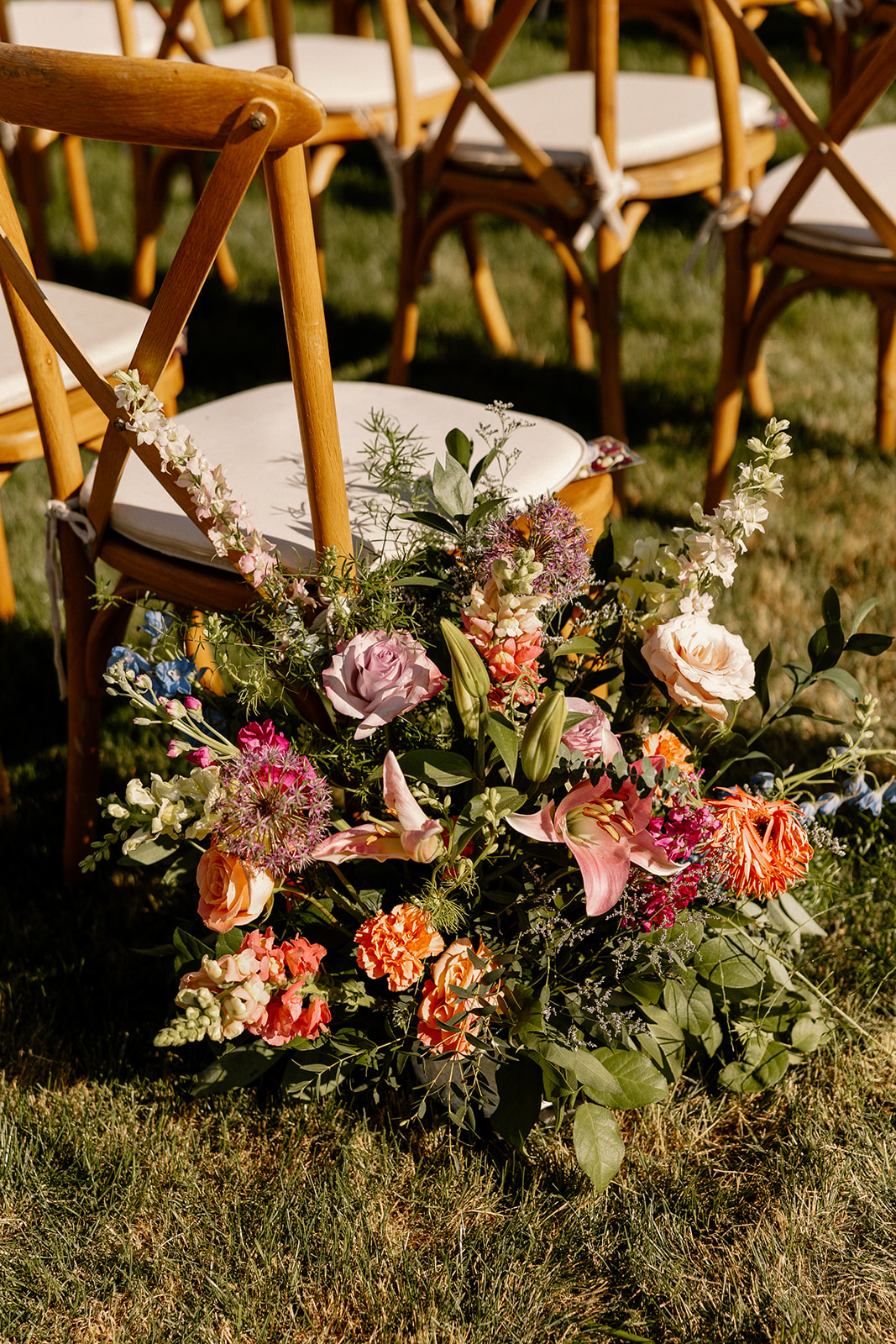 beautiful colorful wedding florals of an Arizona backyard wedding