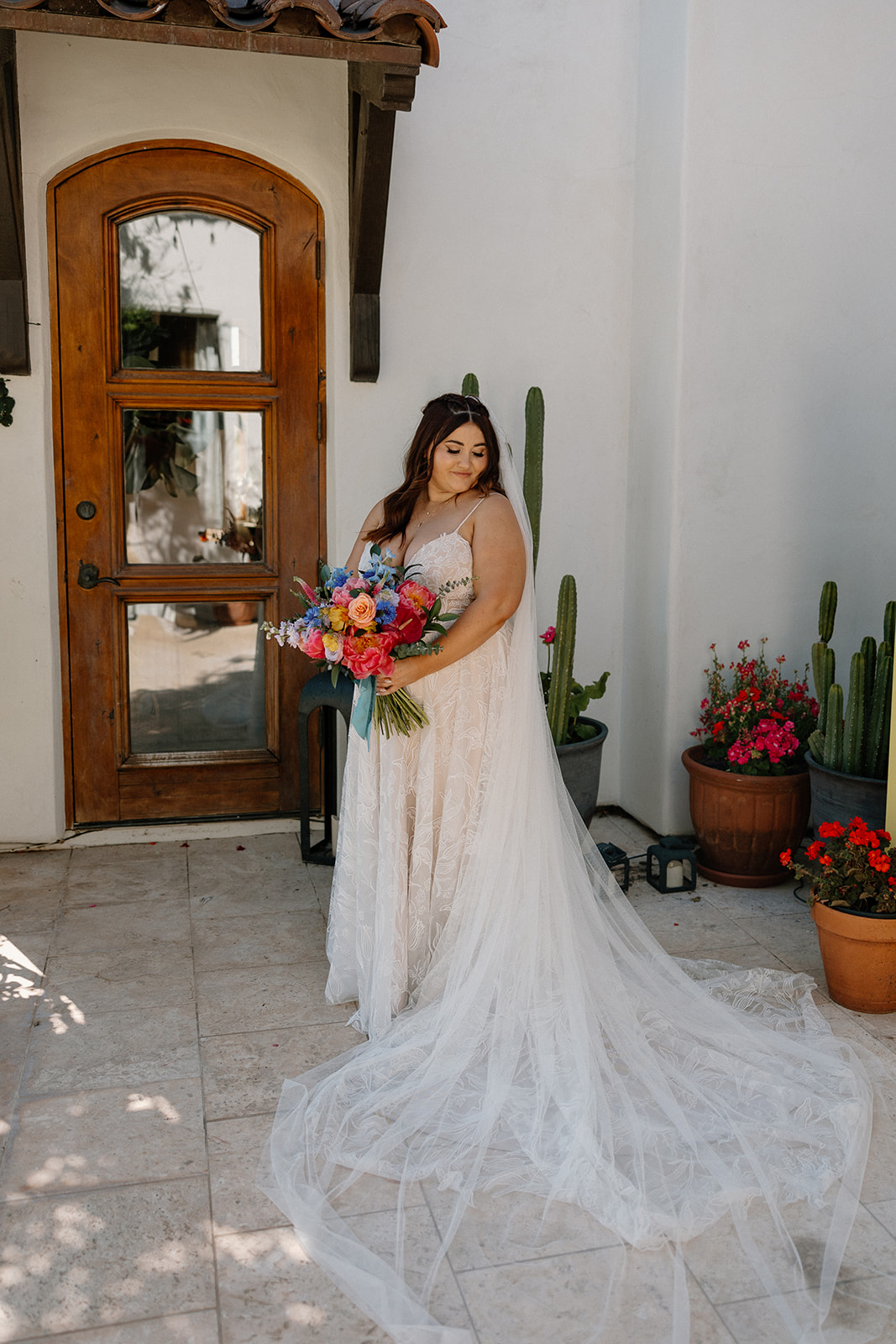 bride poses outside the dreamy Arizona wedding venue