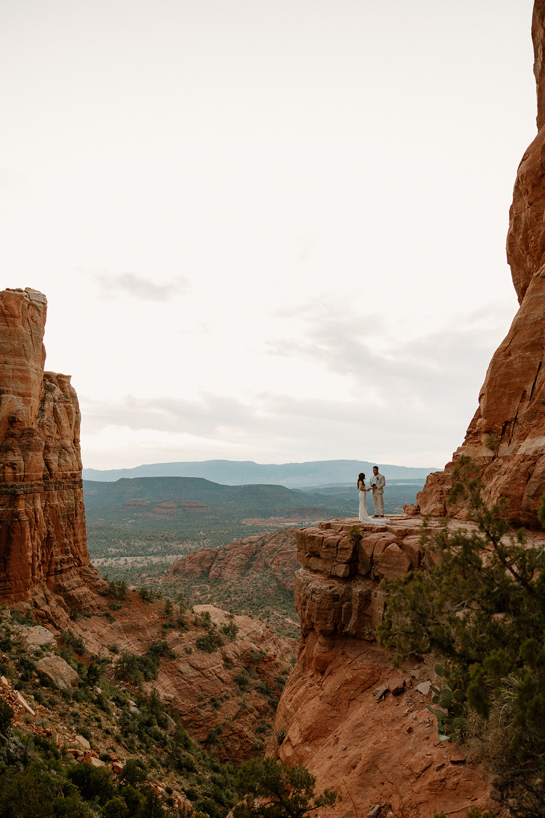 bride and groom wrap up their wedding day with Arizona desert bride and groom photos