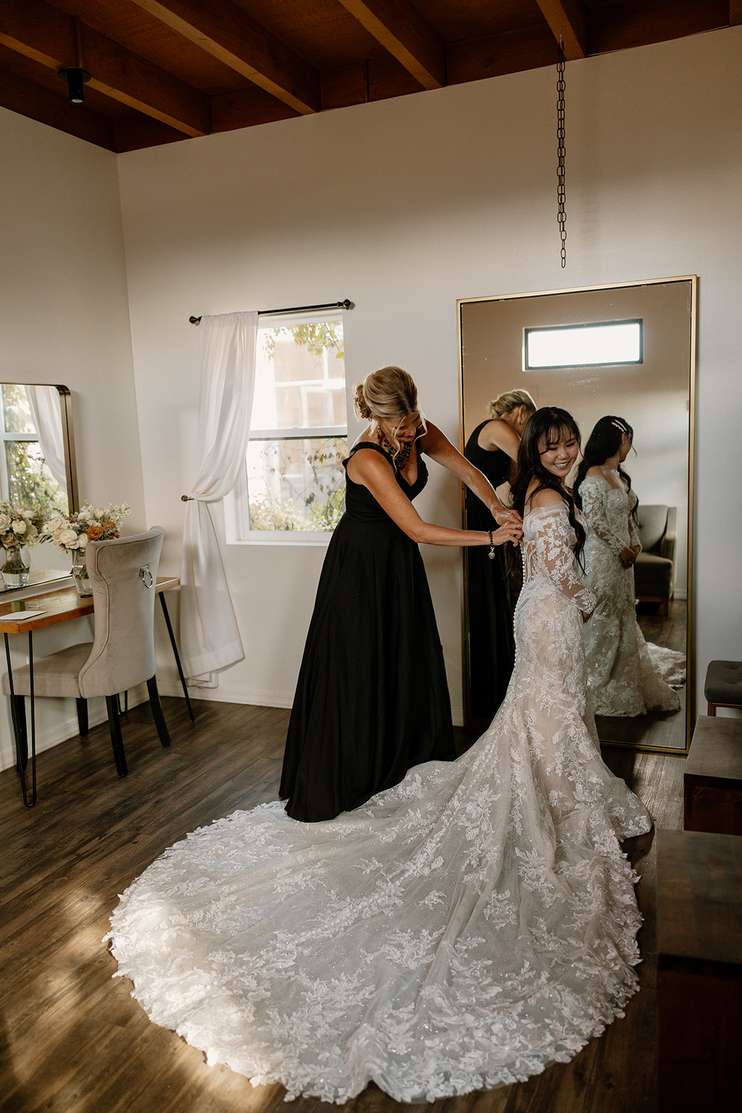 bride preps for her stunning wedding day 