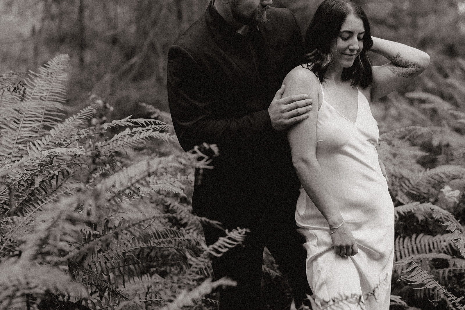 couple share an intimate moment during their PNW wedding anniversary