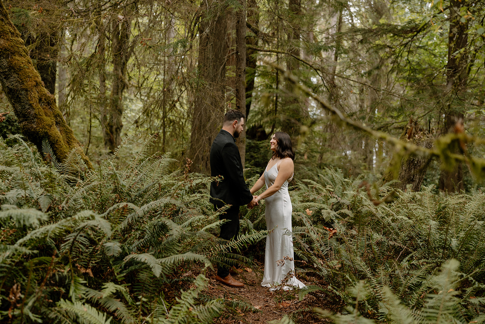 stunning couple pose in the PNW forest together during their wedding anniversary photoshoot with Kali M Photos!