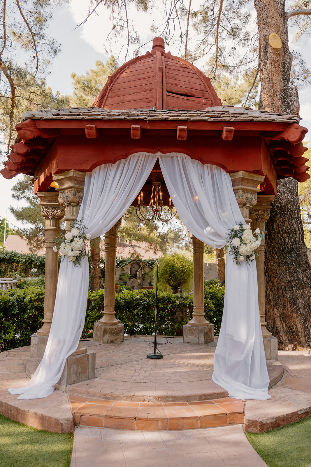 details and decor from a beautiful Arizona garden wedding day