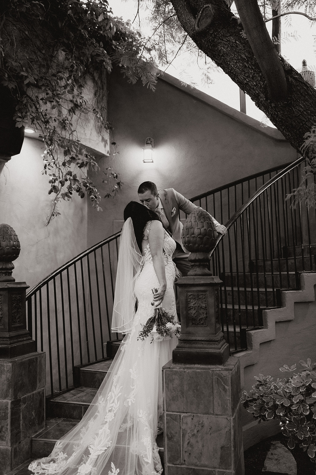 stunning documentary style photography from a stunning Arizona garden wedding!