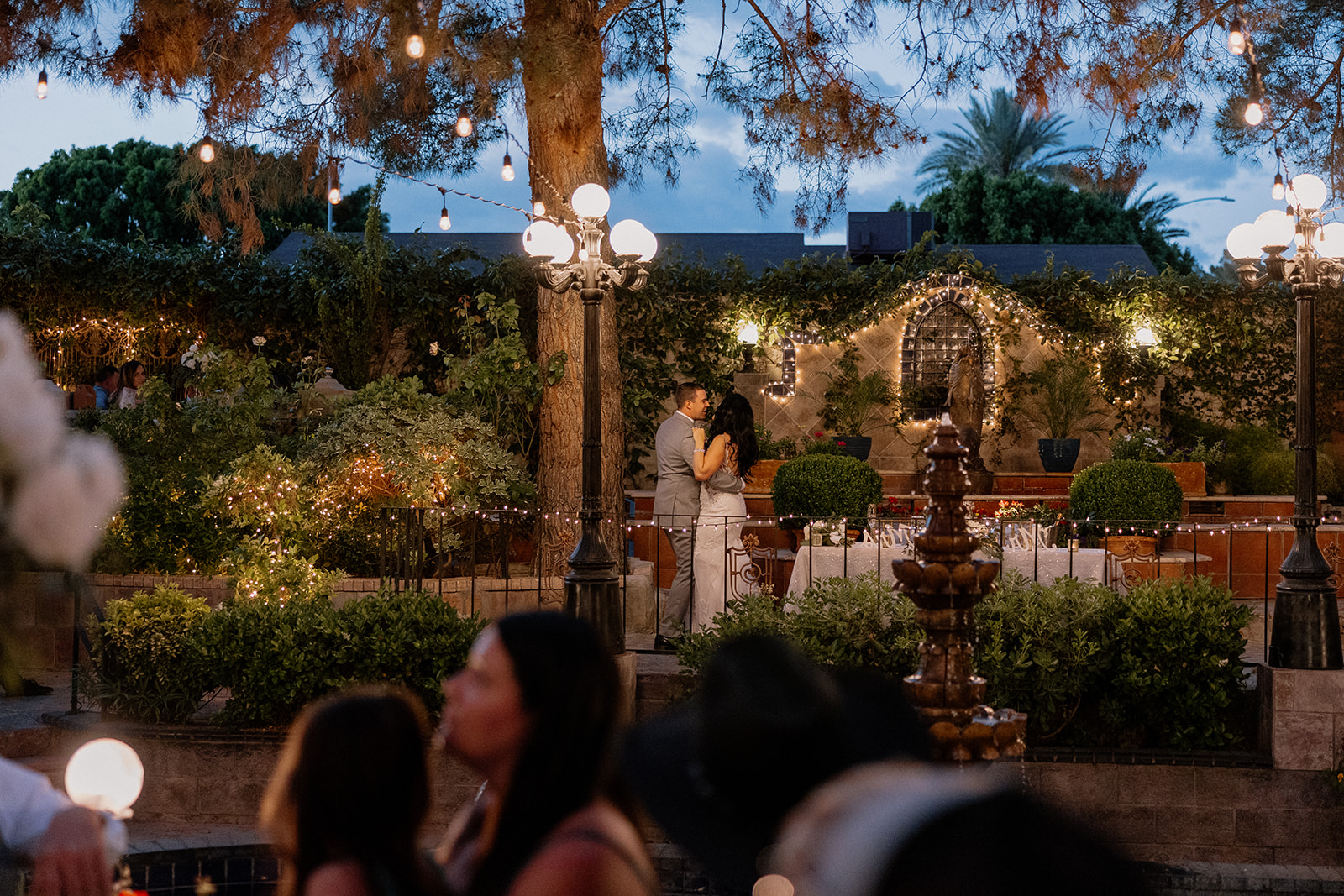 stunning documentary style photography from a stunning Arizona garden wedding!