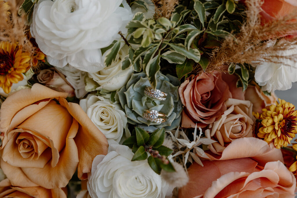 stunning wedding details from a beautiful desert wedding day