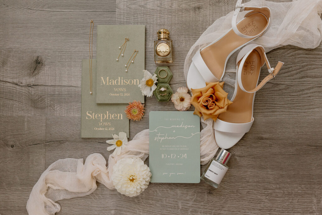 beautiful Fall Flagstaff Arizona wedding details