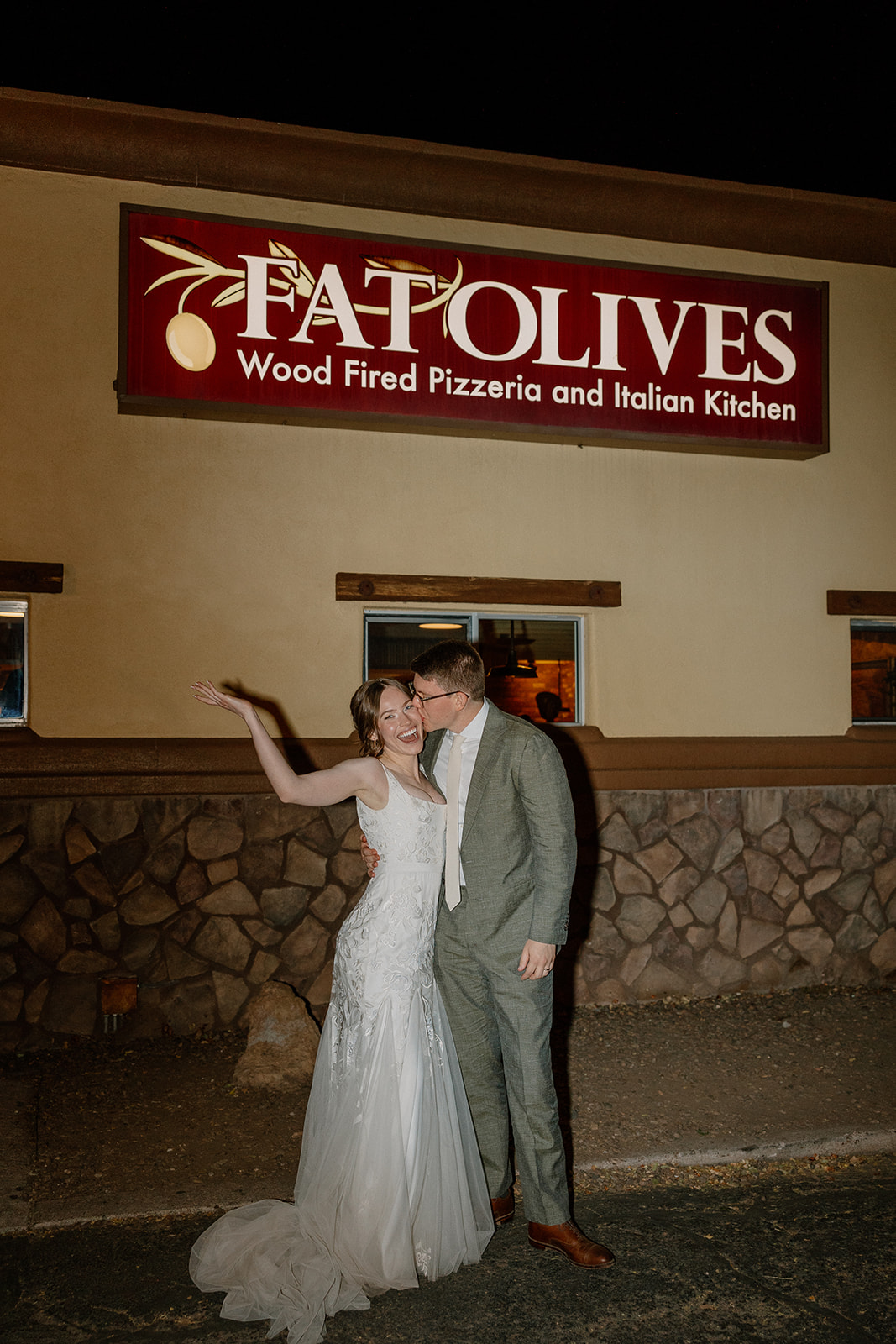documentary style wedding photos from a beautiful Arizona wedding day